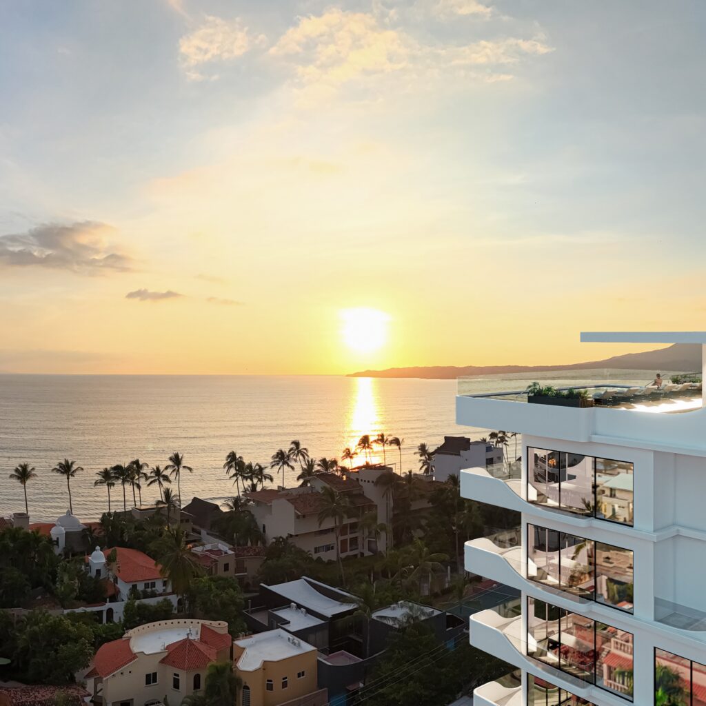 Puesta del sol en el pacífico mexicano con vista al mar y playa, edificio de obra nueva residencial en Nayarit